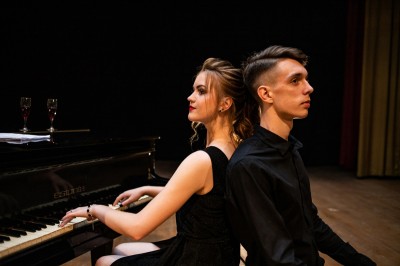 Meeting at the piano. Image #4