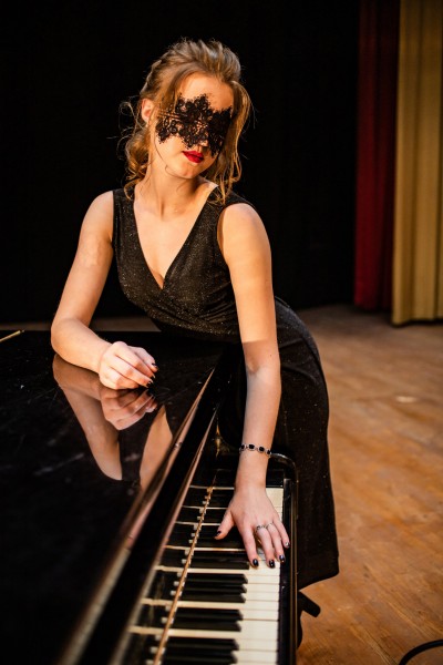 Meeting at the piano. Image #8
