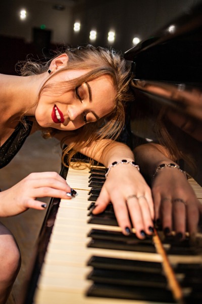 Meeting at the piano. Image #14