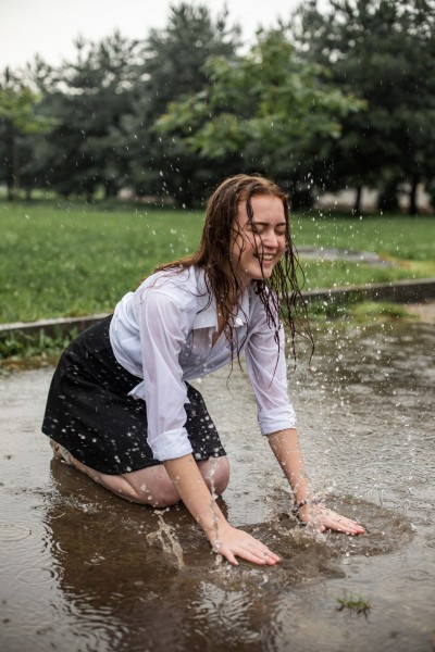 In the rain, Diana. Image #16