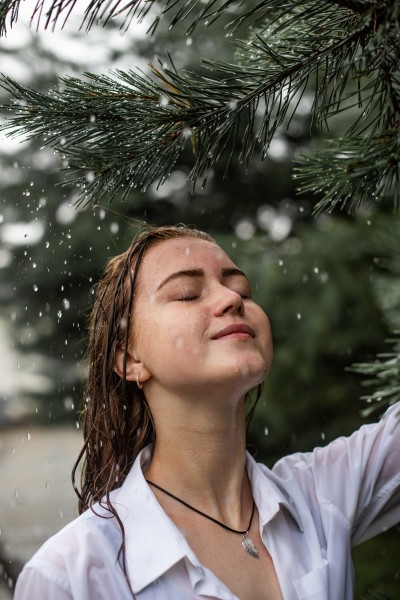 In the rain, Diana. Image #18