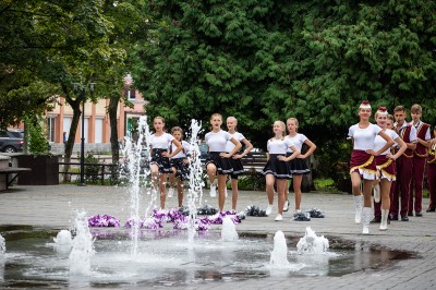 "Golden Trumpets" Orchestra and "Cheerleaders". Image #3