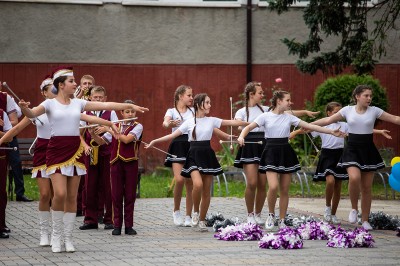 "Golden Trumpets" Orchestra and "Cheerleaders". Image #4