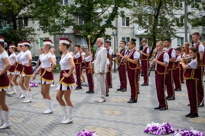 "Golden Trumpets" Orchestra and "Cheerleaders". Image #6