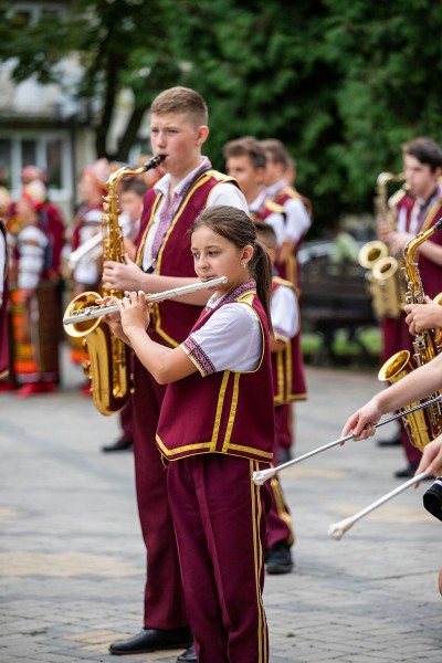 "Golden Trumpets" Orchestra and "Cheerleaders". Image #12
