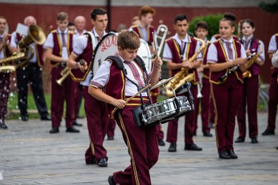 "Golden Trumpets" Orchestra and "Cheerleaders". Image #30