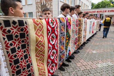 Ukraine's record - the largest embroidered towel (2021). Image #12