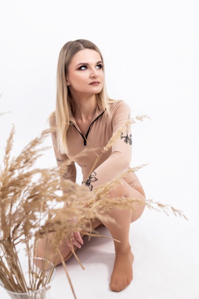 Gentle and sexy. Image #11